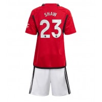 Dječji Nogometni Dres Manchester United Luke Shaw #23 Domaci 2023-24 Kratak Rukav (+ Kratke hlače)